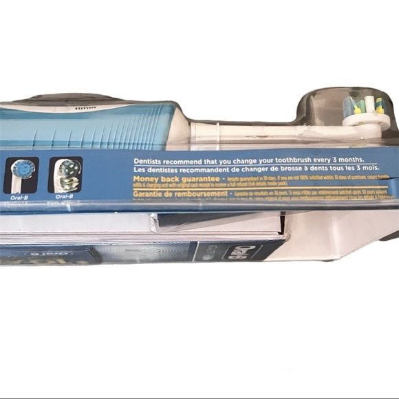 Braun Oral-B Vitality Floss Action Portable Rechargeable Power Toothbrush - Picture 3 of 6